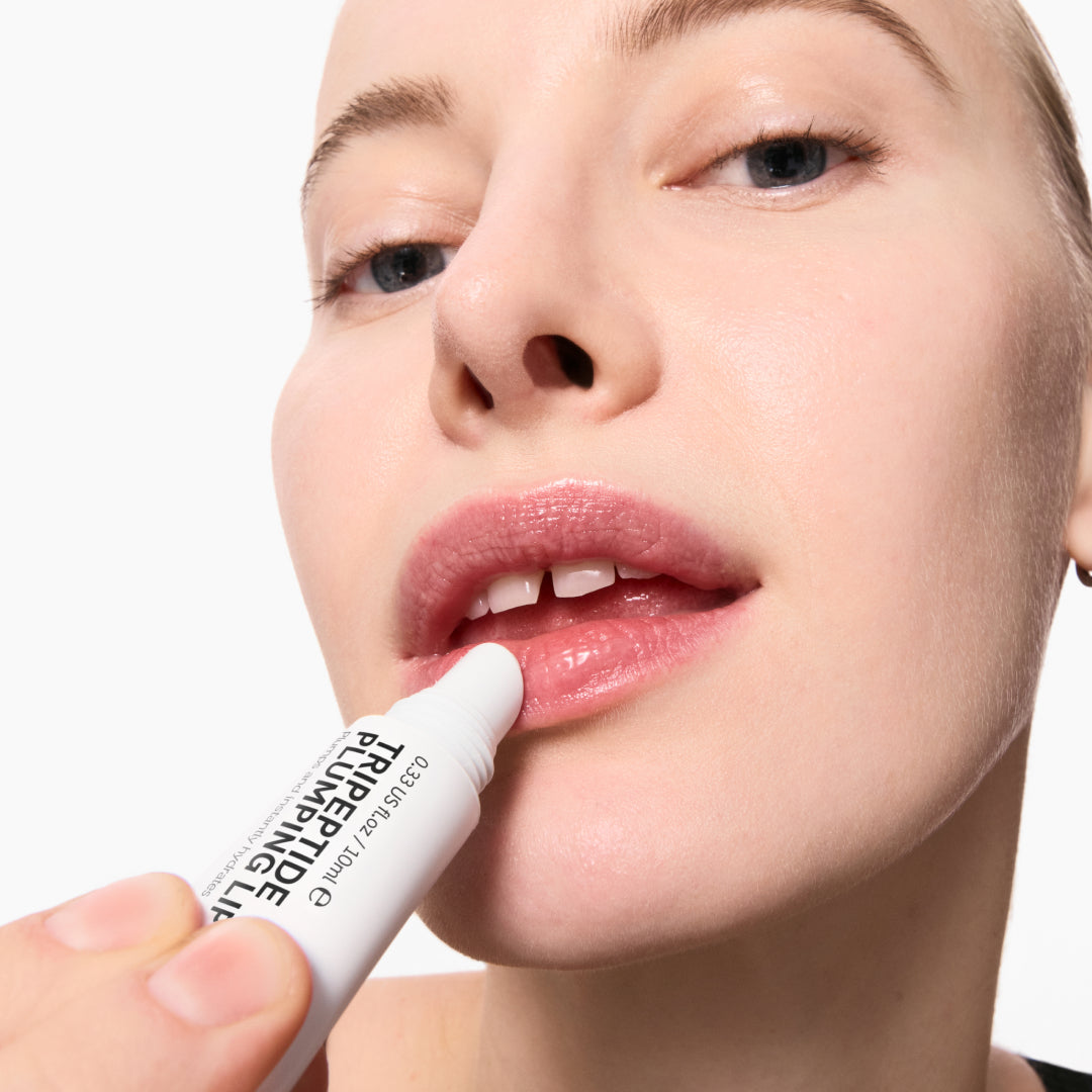 tripeptide-plumping-lip-balm-t3 Model01_270e8b98-a2ed-4742-b111-d25555f44100.jpg